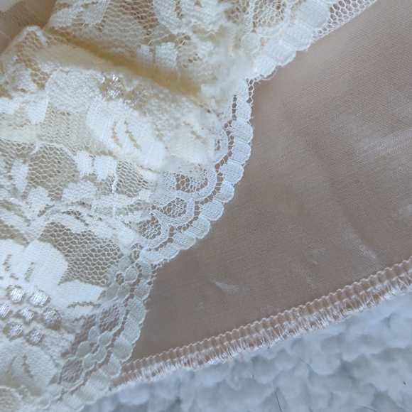 Cream lace and satiny baby doll top - Picture 4 of 4